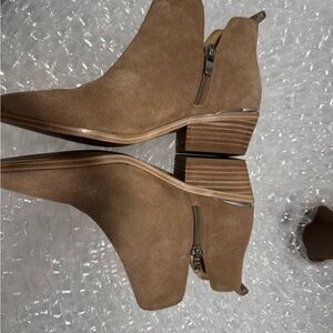 Nine West tan ankle booties